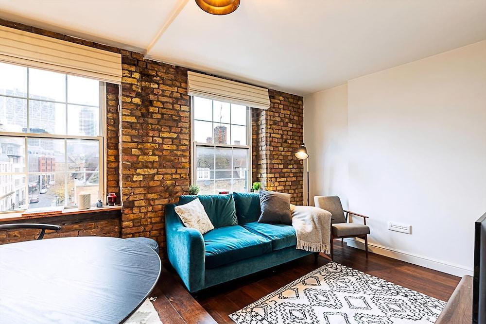 Charming Shoreditch Apartment - Tap to explore photos