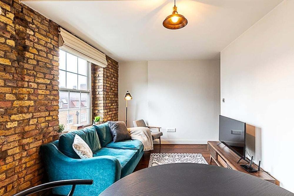 Charming Shoreditch Apartment - Tap to explore photos