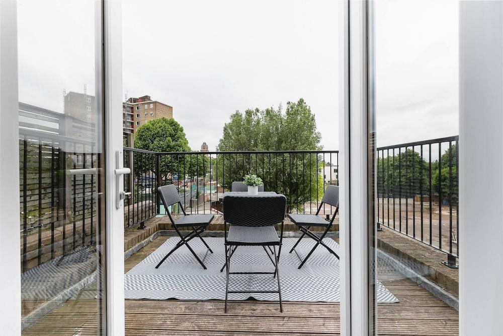 Skyvillion - Central Ldn 3bed Flat Ladbroke Grove - Tap to explore photos