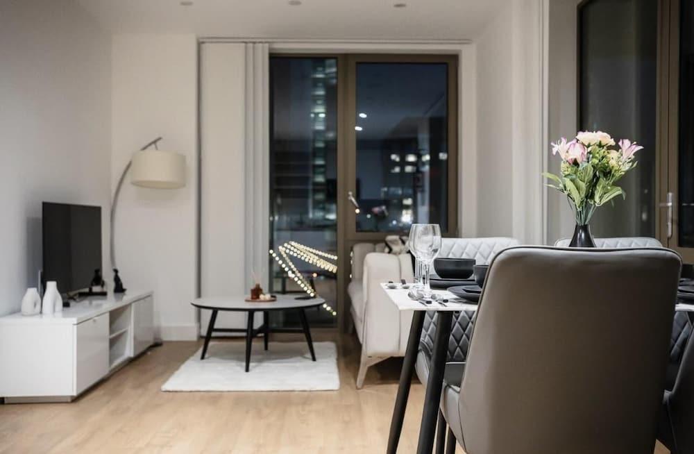 Immaculate 2-bed Apartment in Canary Wharf Room Type - Apartment