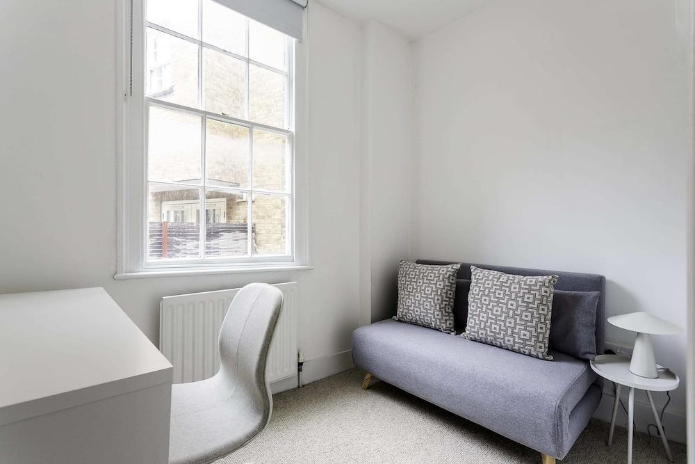 Bright Marylebone Apartment - Tap to explore photos