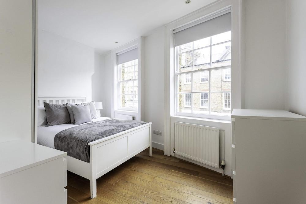 Bright Marylebone Apartment - Tap to explore photos