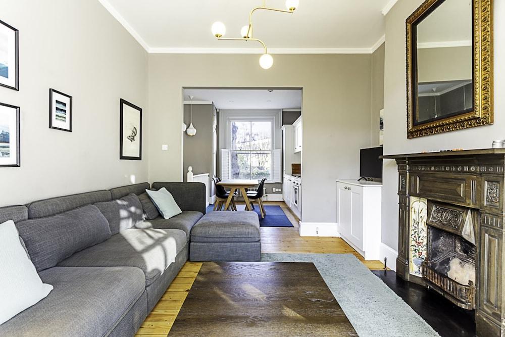Idyllic Islington Flat - Tap to explore photos
