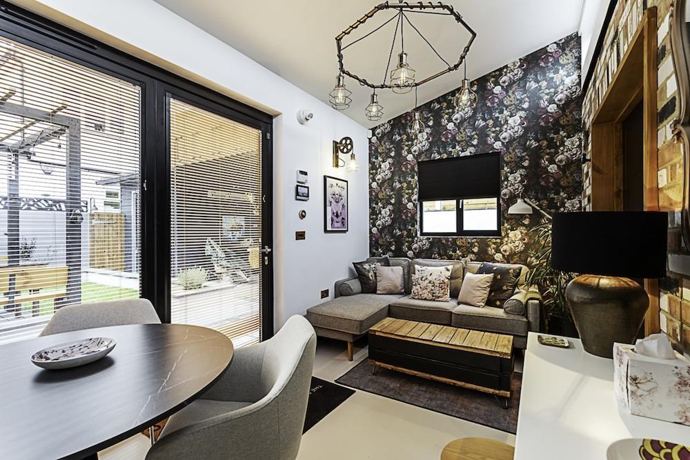 Scarlett Heart Studios in Golders Green - Tap to explore photos