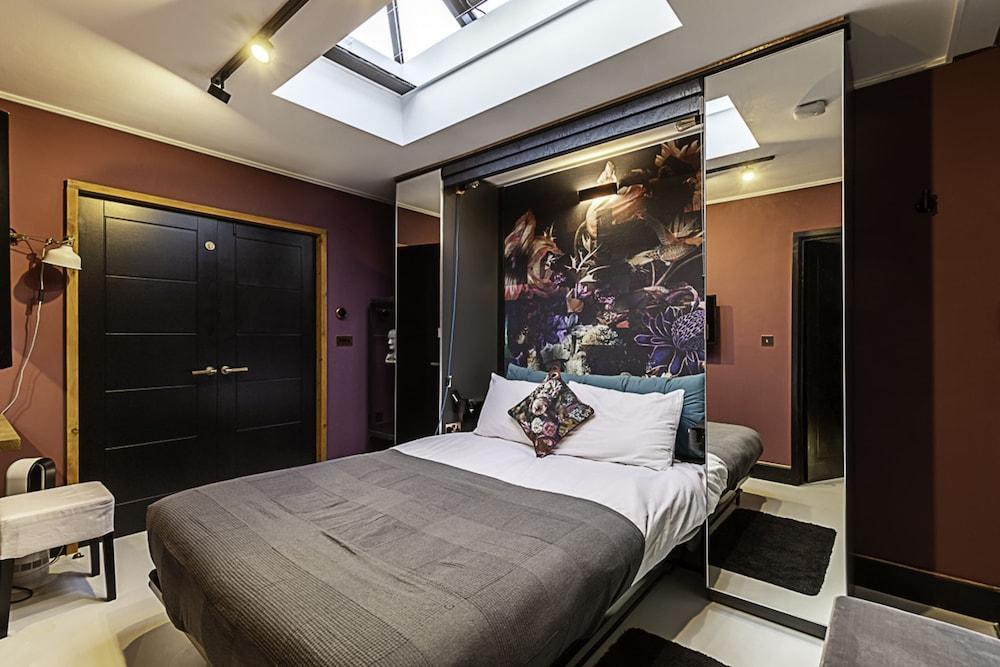 Scarlett Heart Studios in Golders Green - Tap to explore photos