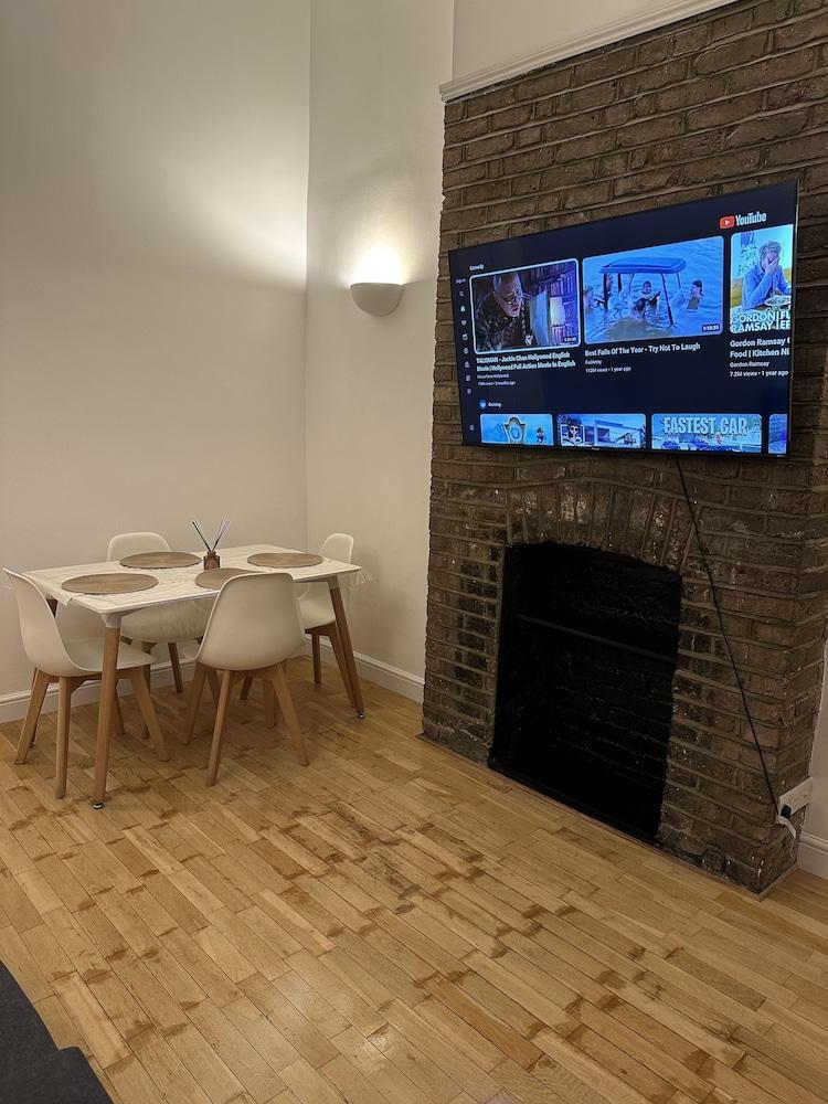 Inviting 1-bed Flat in Islington - Tap to explore photos