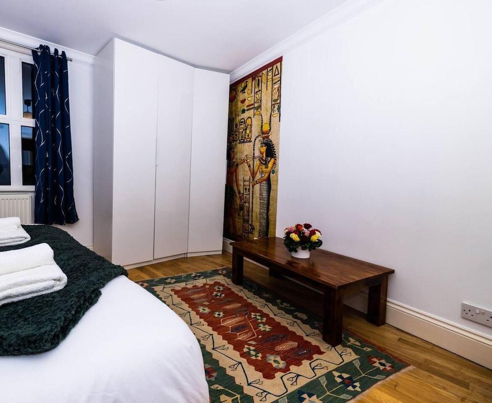Beautiful 3-bed in Blackheath-london - Tap to explore photos