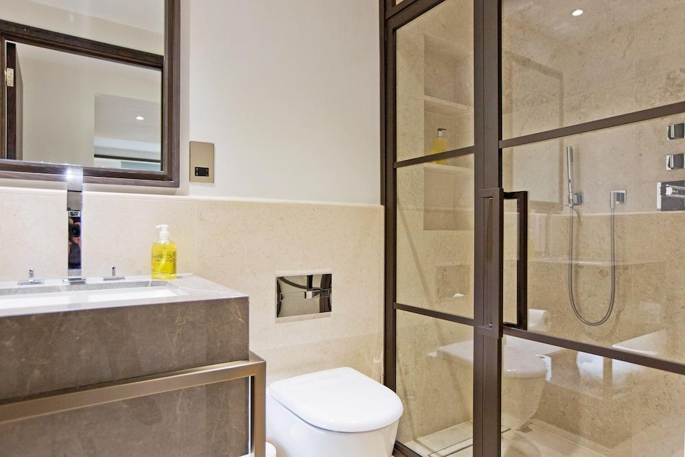 3-bed Deluxe Apt 101 - Tap to explore photos