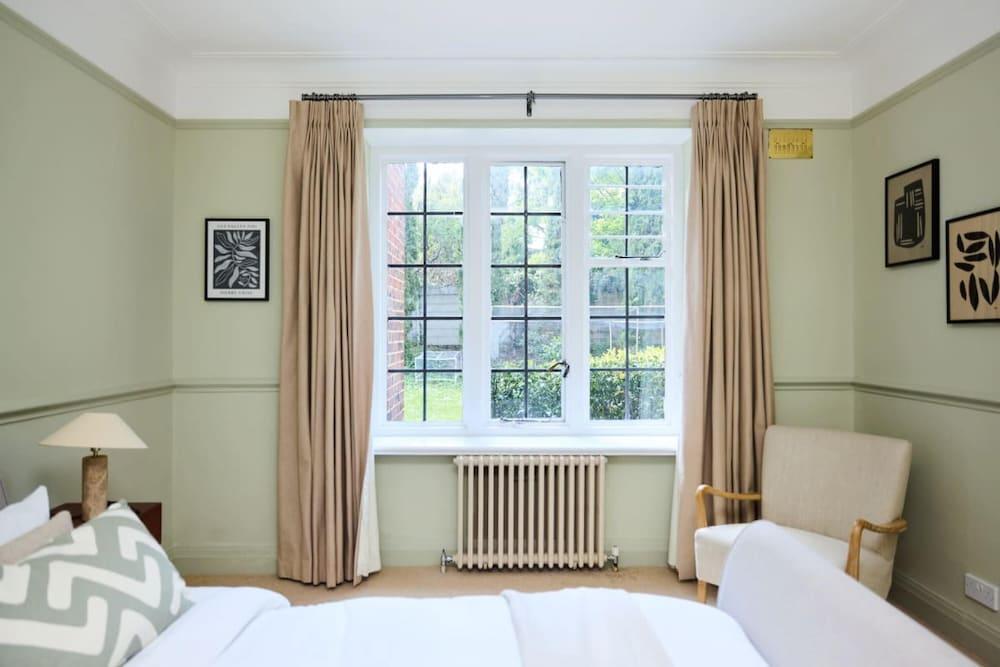 The Putney Dreams - Spacious 3bdr Flat - Tap to explore photos