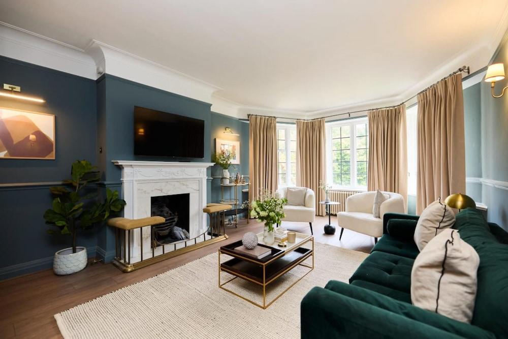 The Putney Dreams - Spacious 3bdr Flat - Tap to explore photos