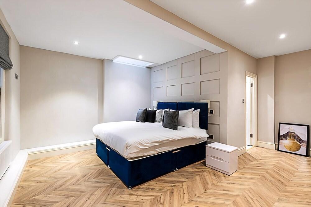 Beautiful Two Bedroom Abode in Notting Hill - Tap to explore photos
