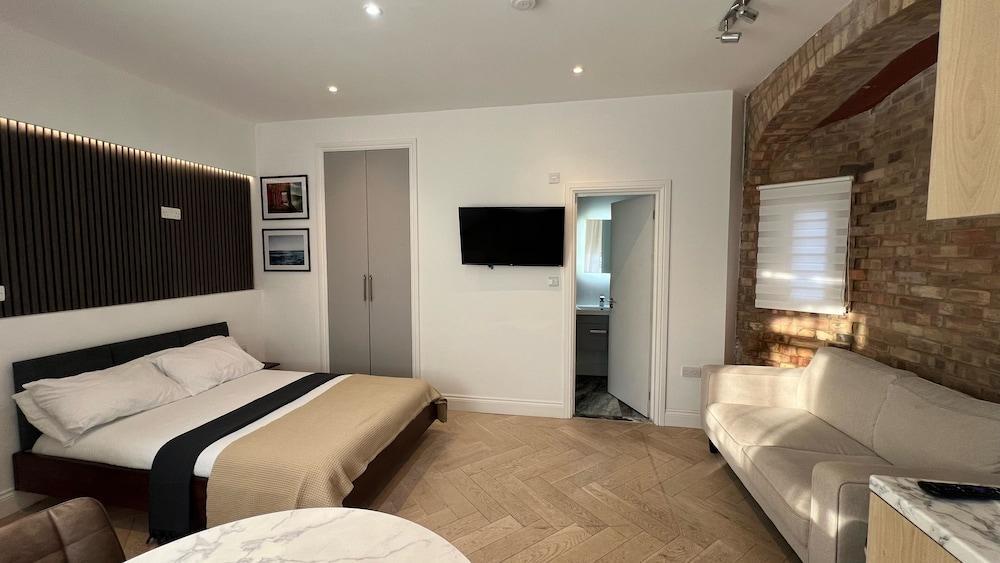 London Studios and Suites Room Type - Comfort Studio