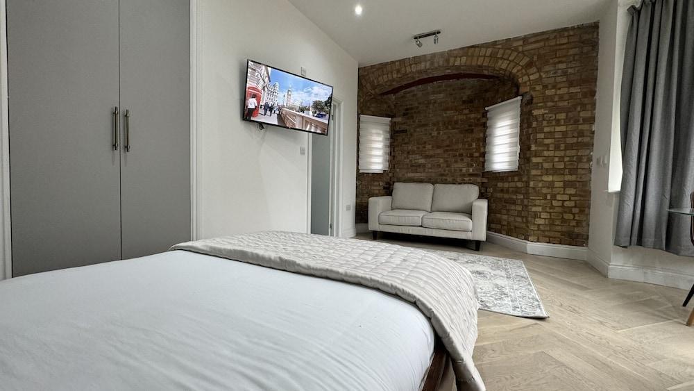 London Studios and Suites