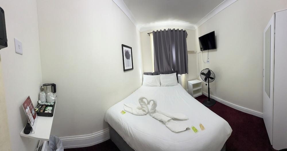 Oban Victoria Hotel Room Type - Standard Double Room, Shared Bathroom