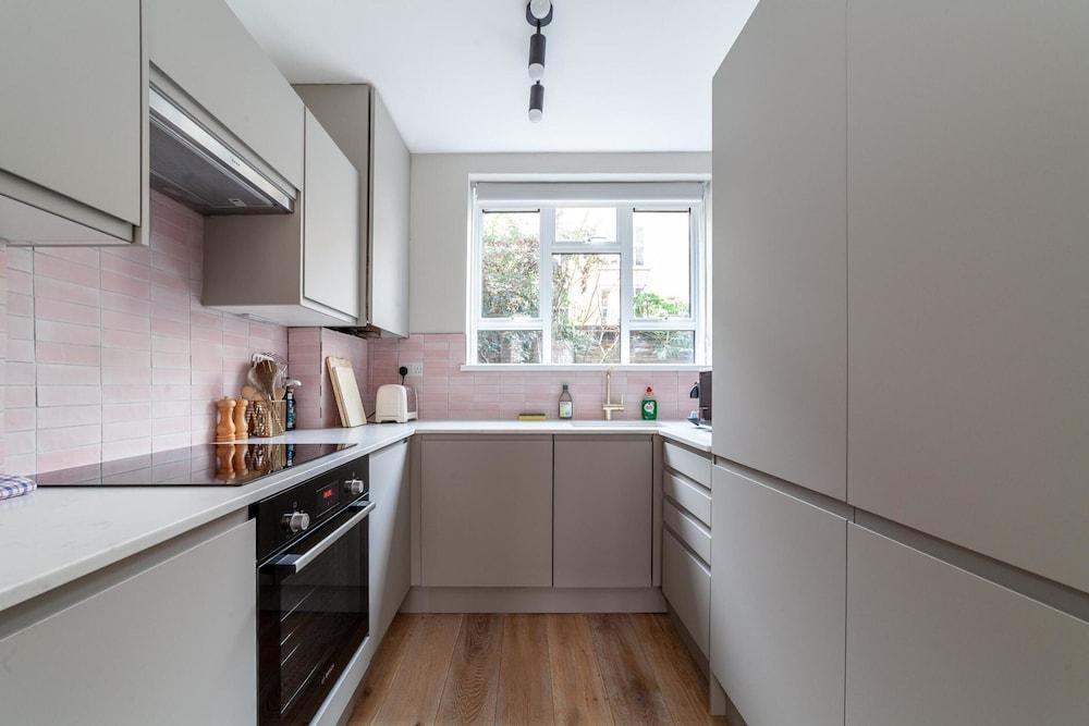 Renovated Luxury Flat in the Heart of Islington - Tap to explore photos