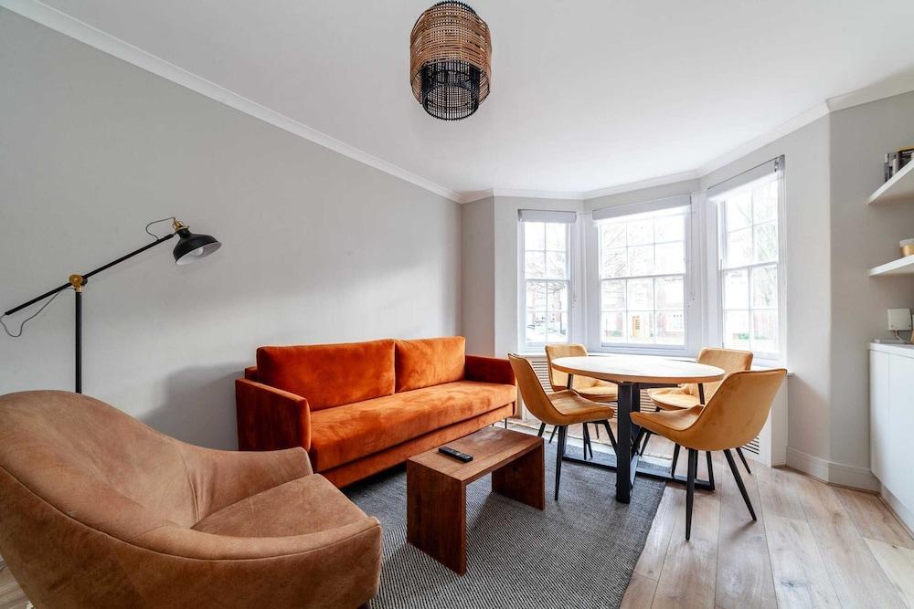 Renovated Luxury Flat in the Heart of Islington - Tap to explore photos