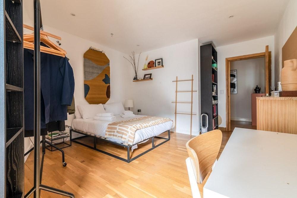 Stylish Hackney Wick Home - Tap to explore photos