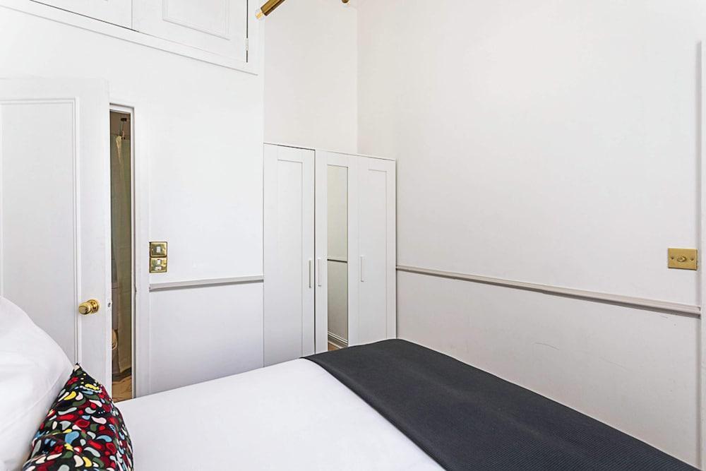 Luxury South Kensington Flat - Tap to explore photos