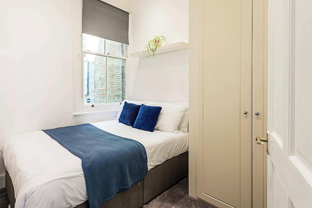 Stylish Hideaway Flat at Milton Park Highgate - Tap to explore photos