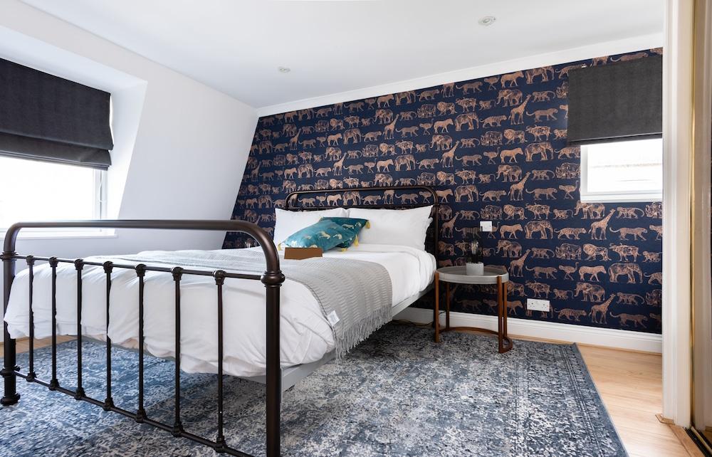The Kensington Palace Mews - Bright & Modern 6bdr House With Parking Space - Tap to explore photos
