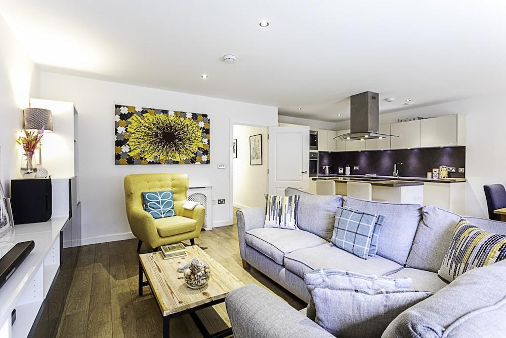 Beautiful Open Plan Garden Flat - Tap to explore photos