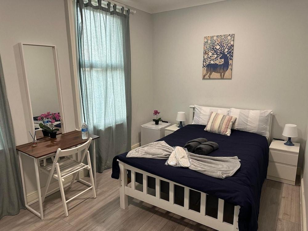 Apartment - Sleeps 2 - Acton Park & Stn Close Room Type - Apartment