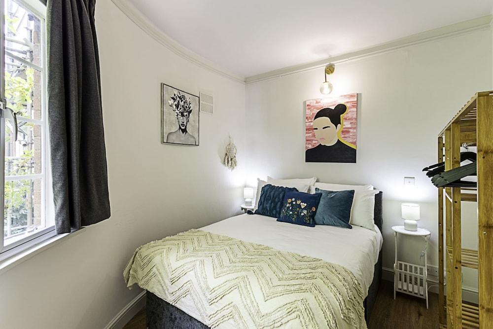Stylish Highgate Haven Apartment - Tap to explore photos