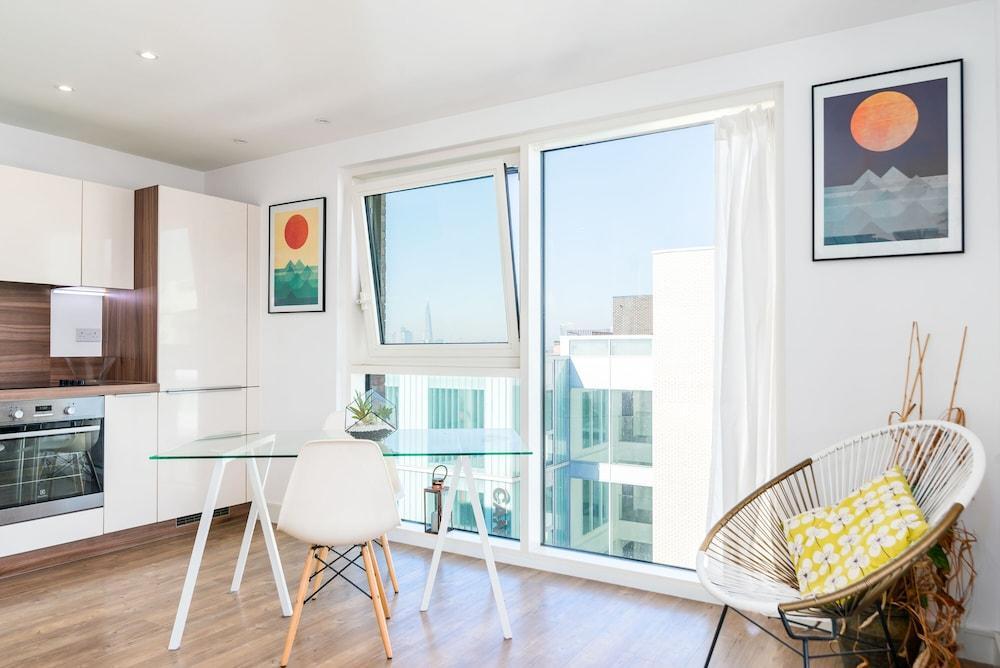 JOIVY Lovely Studio Flat with Terrace in Southeast London - Tap to explore photos