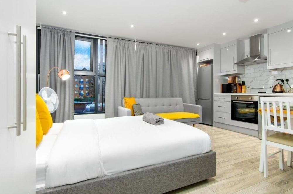 City Studio - 3 Sleeps - Tap to explore photos