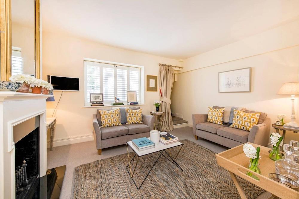 Long Stay Discounts - 2-bed Aprtment Notting Hill - Tap to explore photos