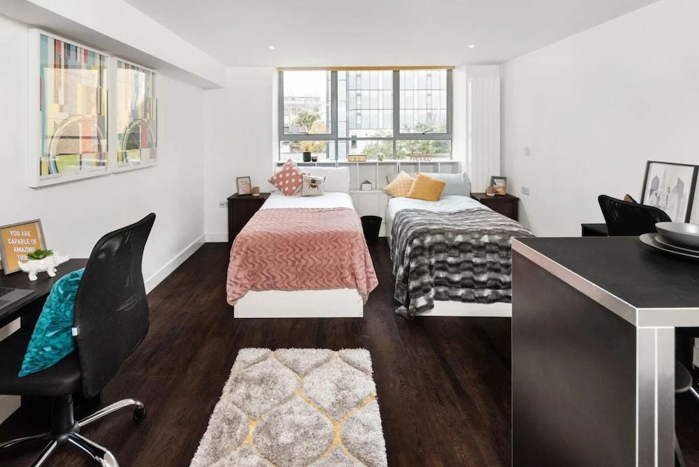 Chapter Aldgate - Campus Accommodation - Tap to explore photos