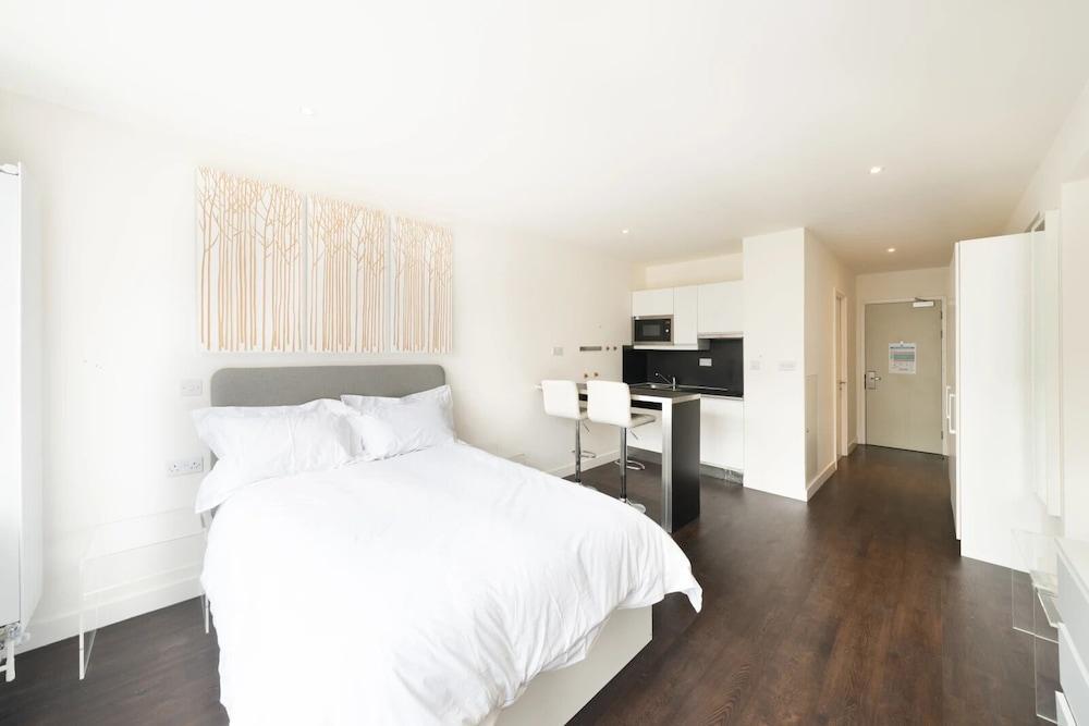 Chapter Aldgate Room Type - Superior Studio