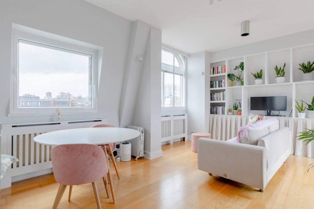 Lavish 1BD Flat Heart of London, Marylebone! - Tap to explore photos