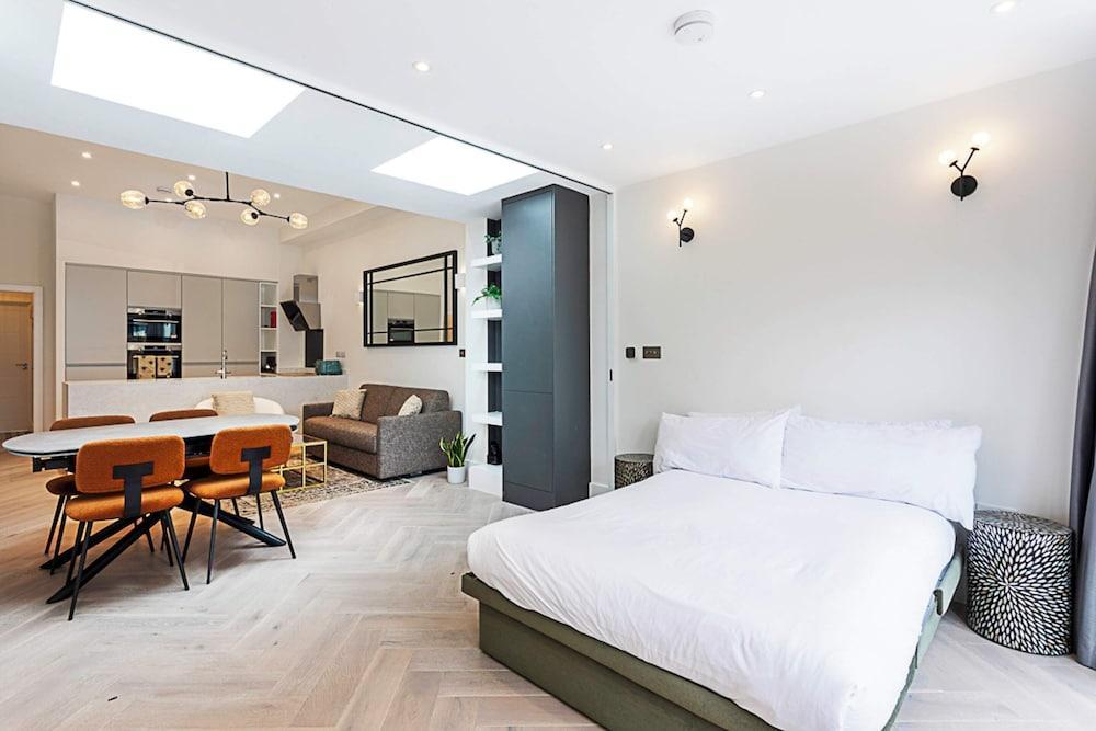 Gorgeous Flat in the Heart of Acton - Tap to explore photos