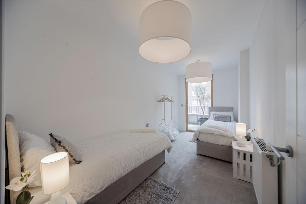 Barking Bright Apartment With 2 Bedrooms