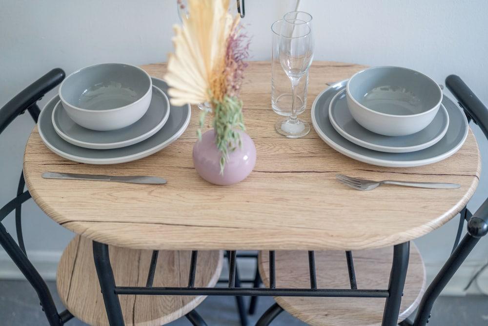 Studio Unit in Chapel Market London - Tap to explore photos