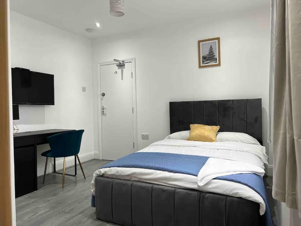 Inviting 2-bed Apartment in Ilford