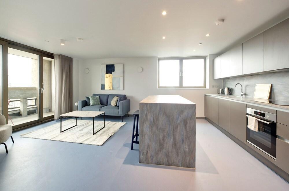 Elegant Two-bedroom Apartment in Vibrant Poplar - Tap to explore photos