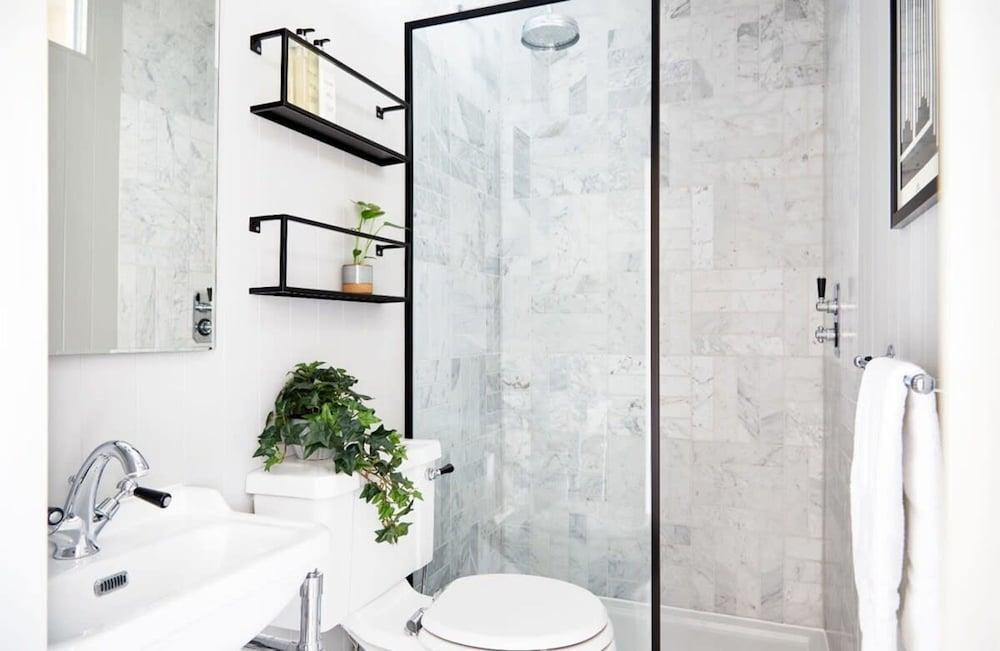Luxurious Apartment - Minutes From Angel Tube St - Tap to explore photos