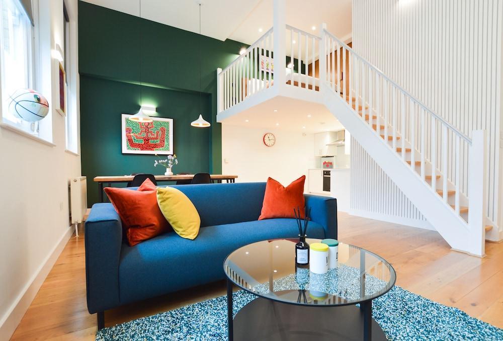 Spacious West Hampstead Apartment by Concept Apartments Room Type - Large Mezzanine Studio Apartment