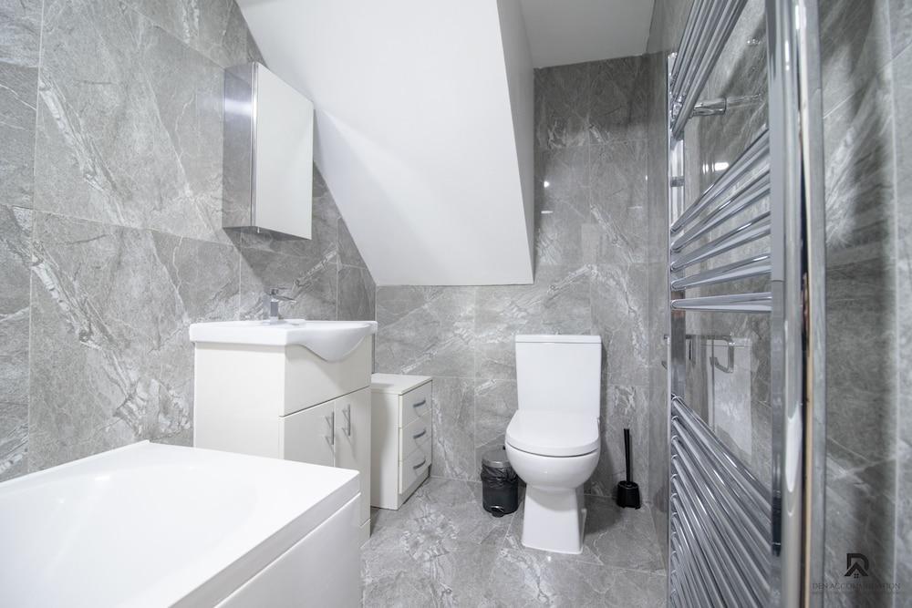 Beautiful 2 bed Flat With A Garden - Tap to explore photos