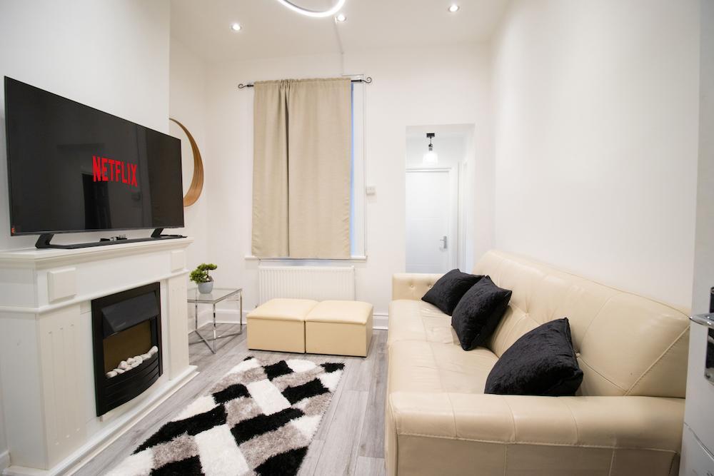 Beautiful 2 bed Flat With A Garden - Tap to explore photos