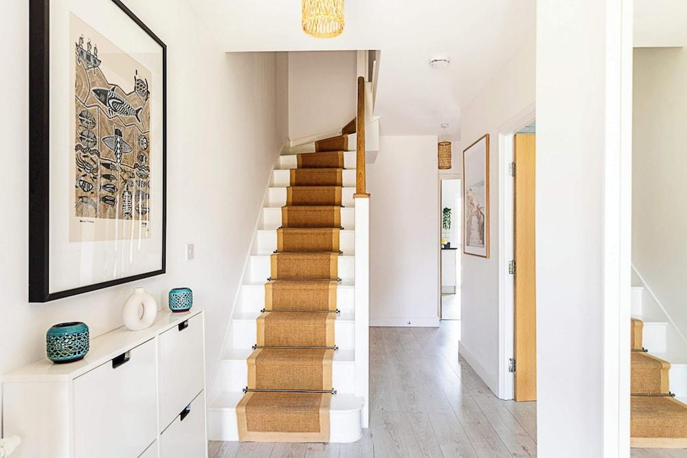 Semi-detached House With Modern Bespoke Interior - Tap to explore photos