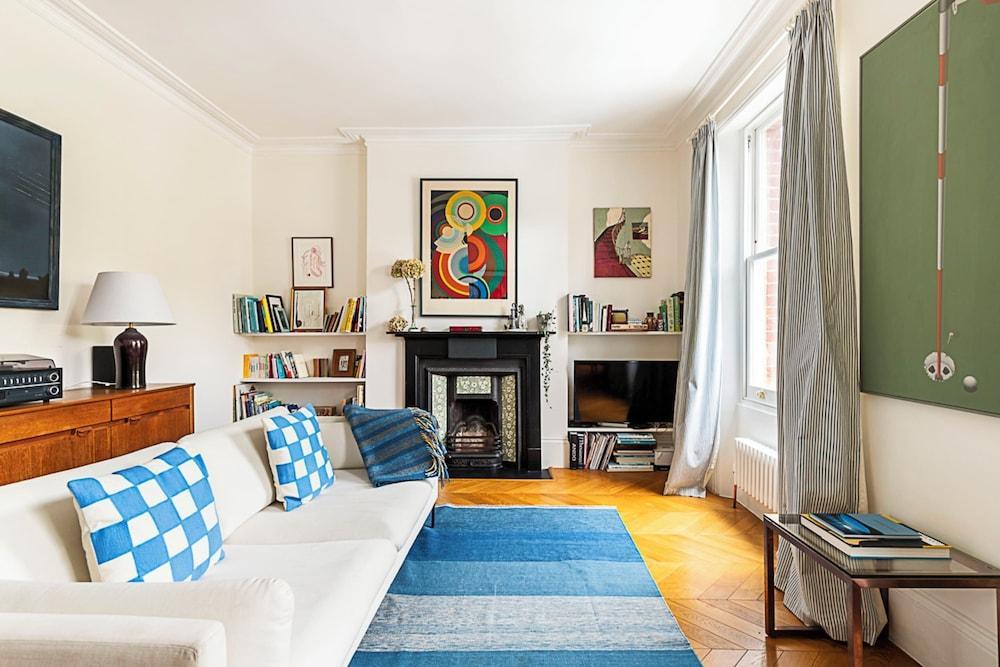 Charming Kentish Town Flat - Tap to explore photos