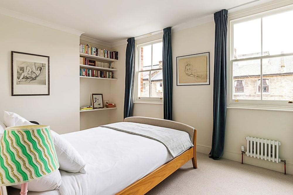 Charming Kentish Town Flat - Tap to explore photos
