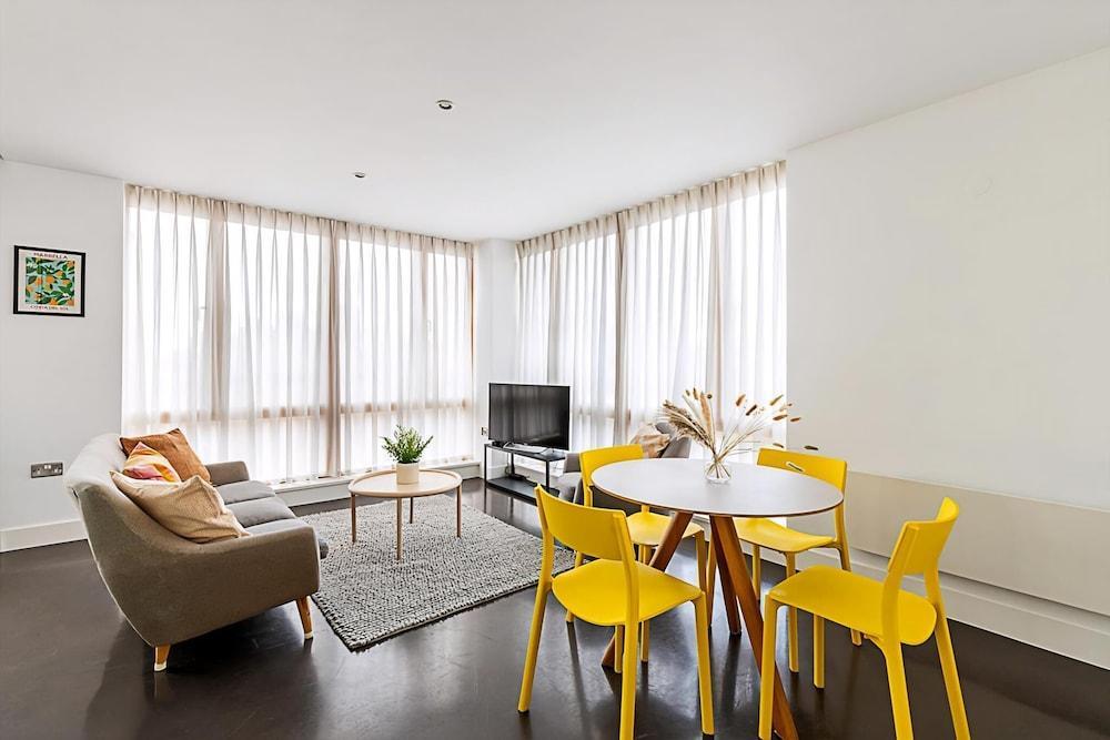 Comfortable, Modern Flat in Shoreditch - Tap to explore photos