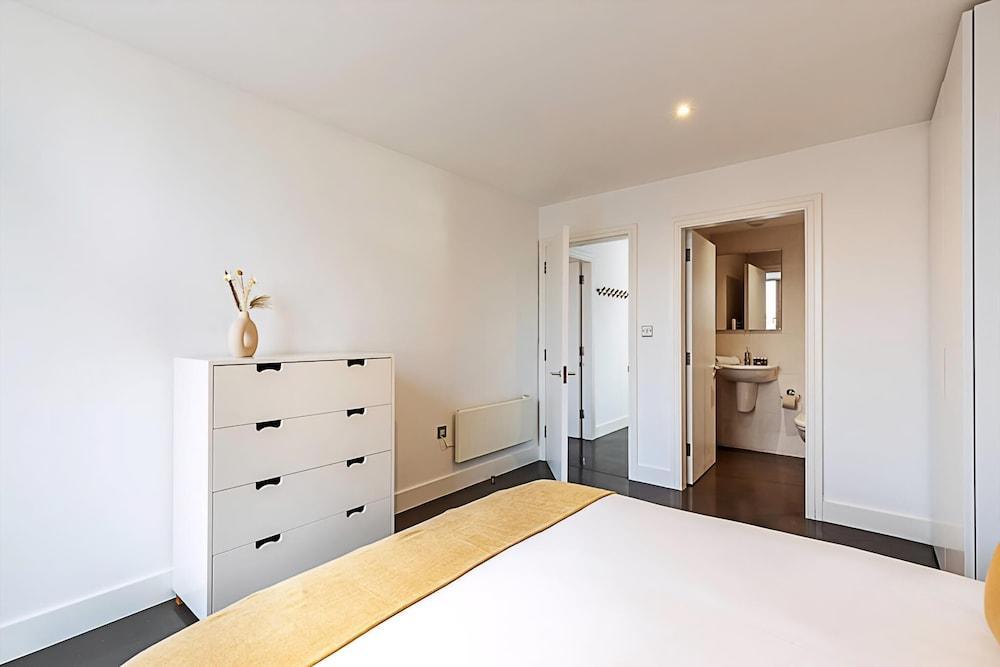 Comfortable, Modern Flat in Shoreditch - Tap to explore photos