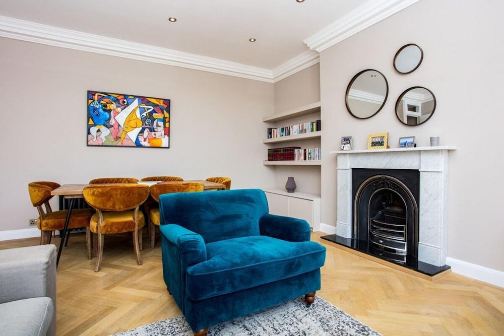 Bright, Vibrant 1 BD Apartment in Sth Hampstead - Tap to explore photos