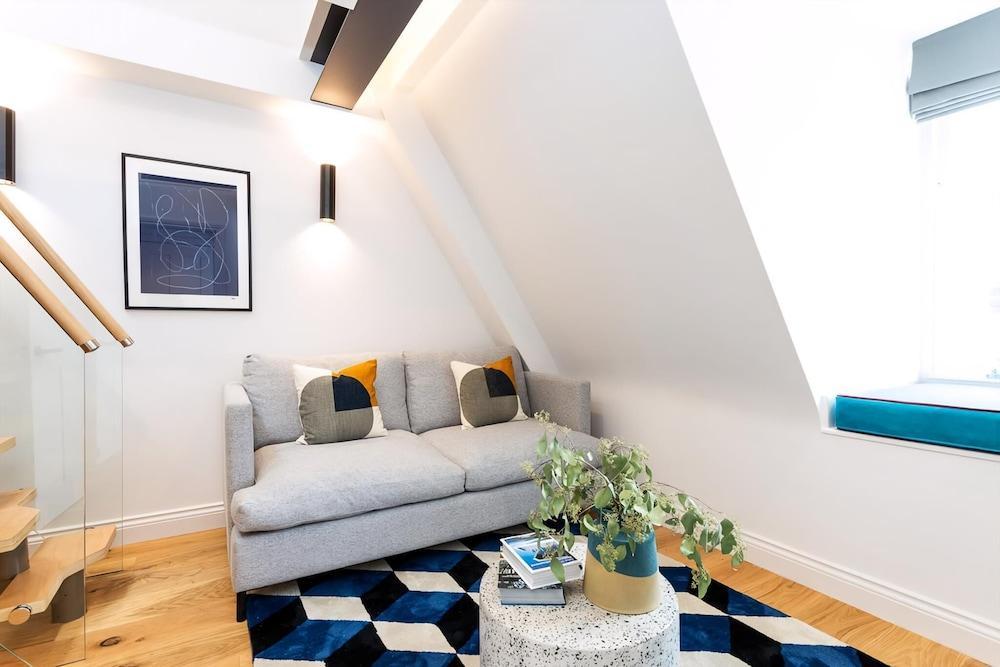 Coleherne Road Residence IX - Tap to explore photos