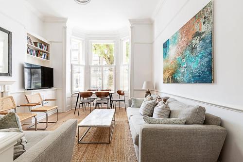 Bright Home Near Little Venice - Tap to explore photos